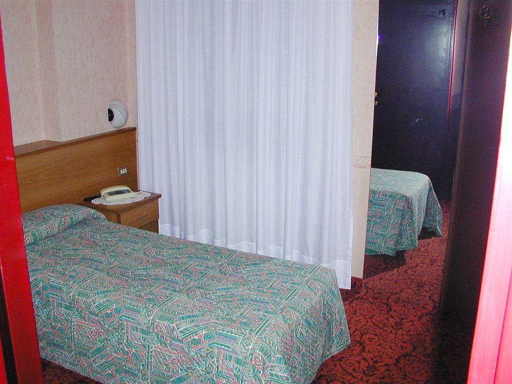 Aries Hotel Леза Екстериор снимка
