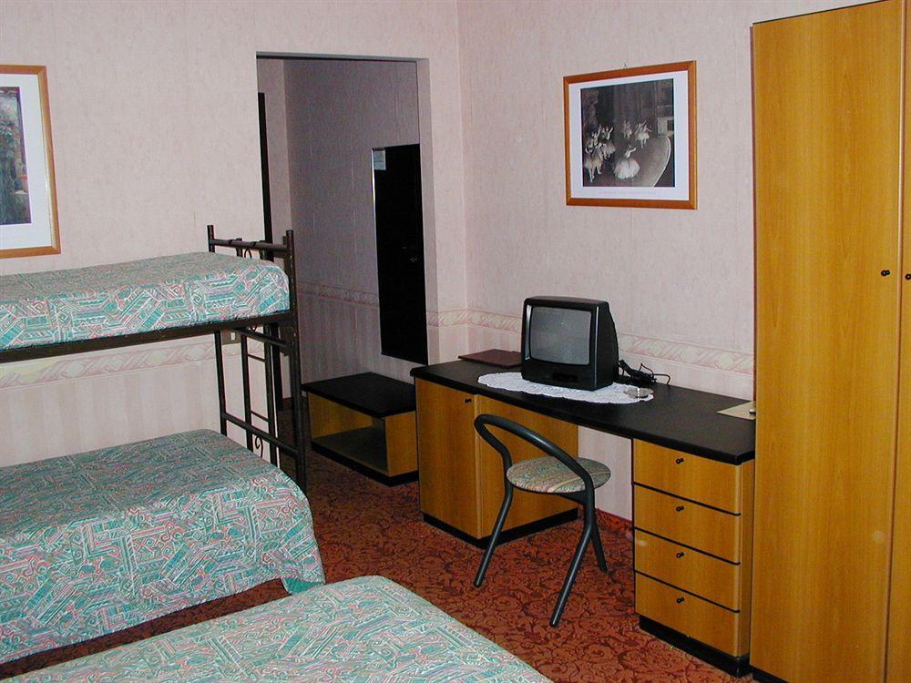 Aries Hotel Леза Екстериор снимка