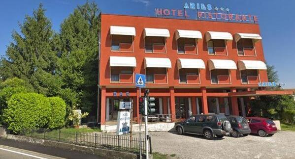 Aries Hotel Леза Екстериор снимка