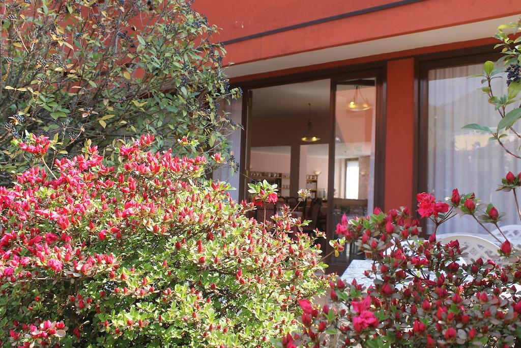 Aries Hotel Леза Екстериор снимка