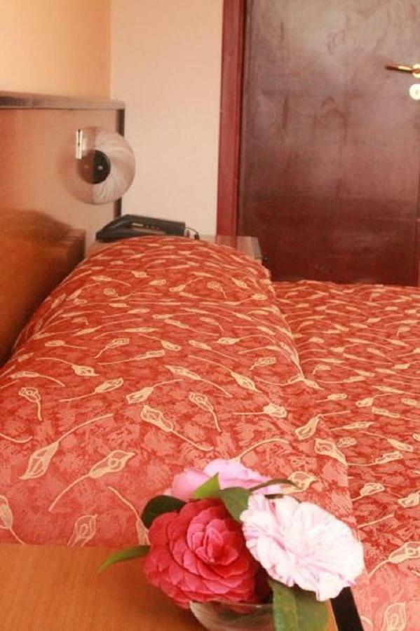 Aries Hotel Леза Екстериор снимка