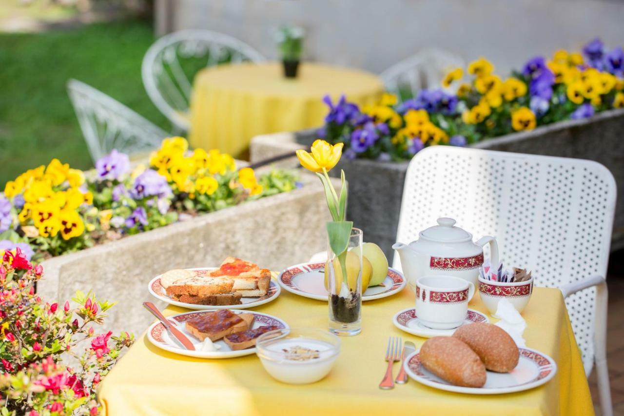 Aries Hotel Леза Екстериор снимка