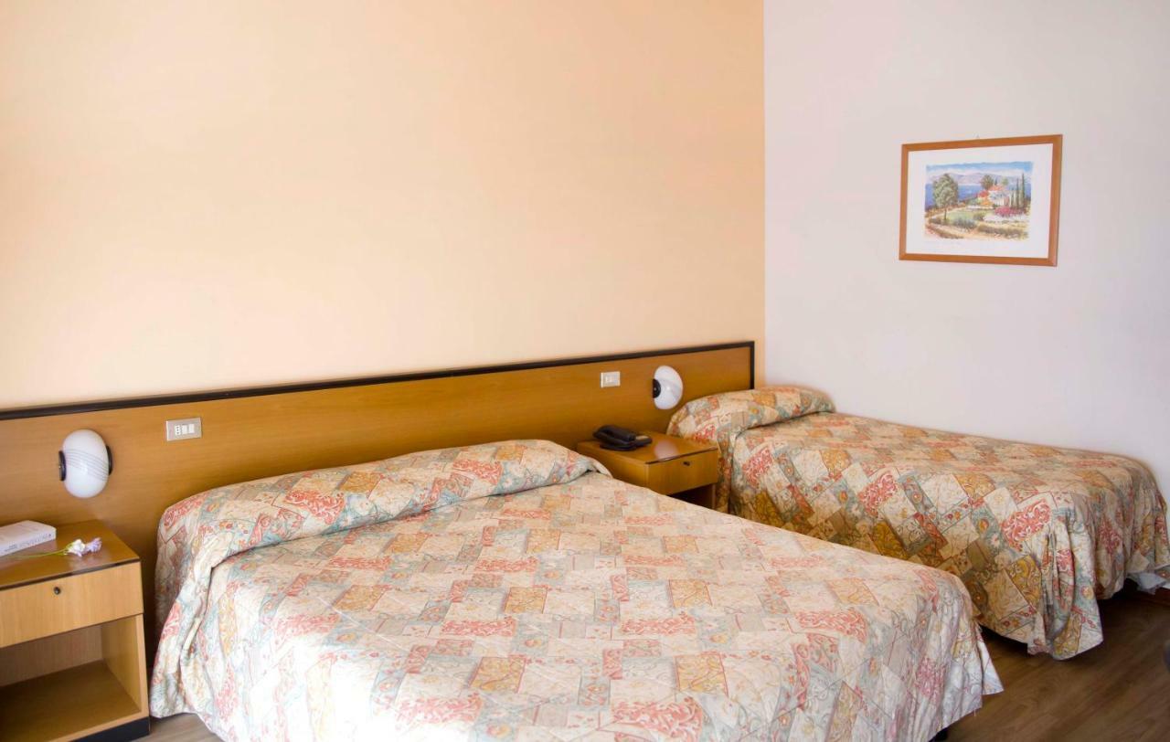 Aries Hotel Леза Екстериор снимка